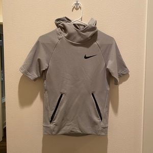 Nike boys shirt sleeve hoodie YM 10/12